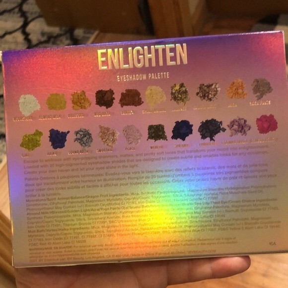 Enlighten eyeshadow palette by IBY beauty - Picture 4 of 8